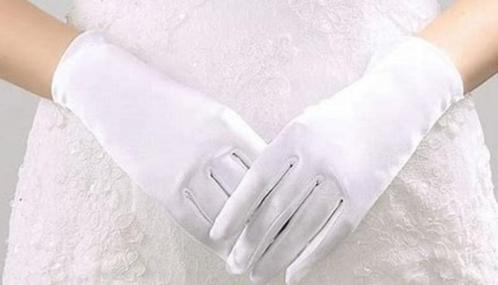 satijnen handschoenen en kleine corsage, Kleding | Dames, Trouwkleding en Trouwaccessoires, Zo goed als nieuw, Accessoires, Wit