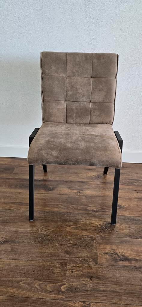 Vier stoffen eetkamerstoelen in kleur taupe, Huis en Inrichting, Stoelen, Gebruikt, Vier, Hout, Overige kleuren, Ophalen