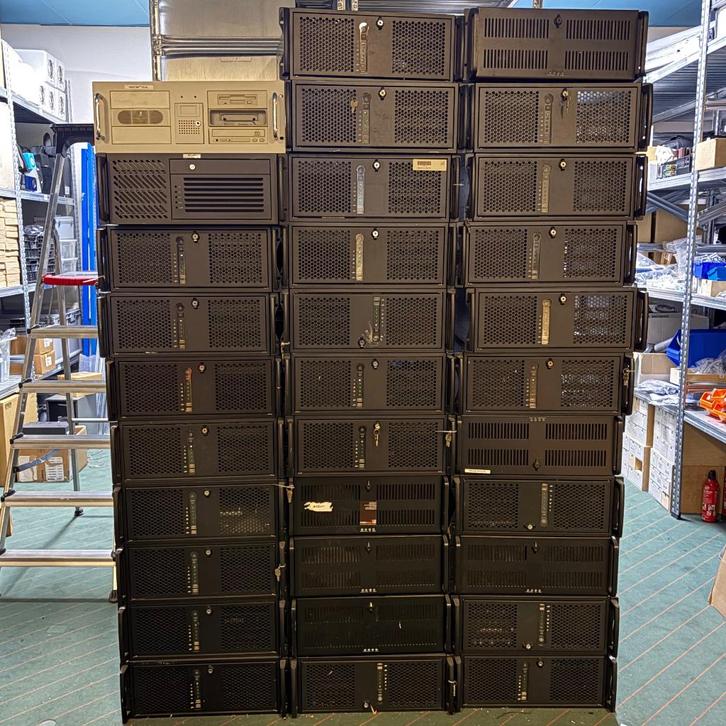 32 Server cases, Computers en Software, Servers, Refurbished, Onbekend, Ophalen of Verzenden