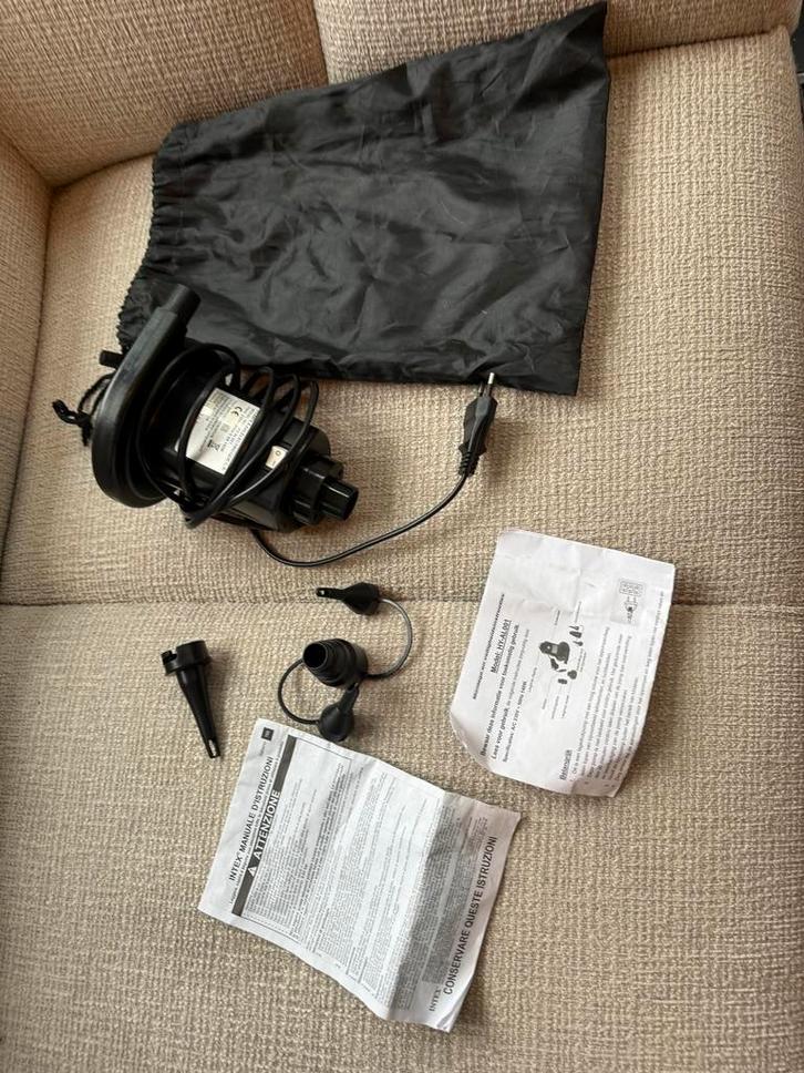 Elektrische luchtpomp - Ideaal voor luchtbedden!, Caravans en Kamperen, Luchtpompen, Gebruikt, Elektrisch, Ophalen