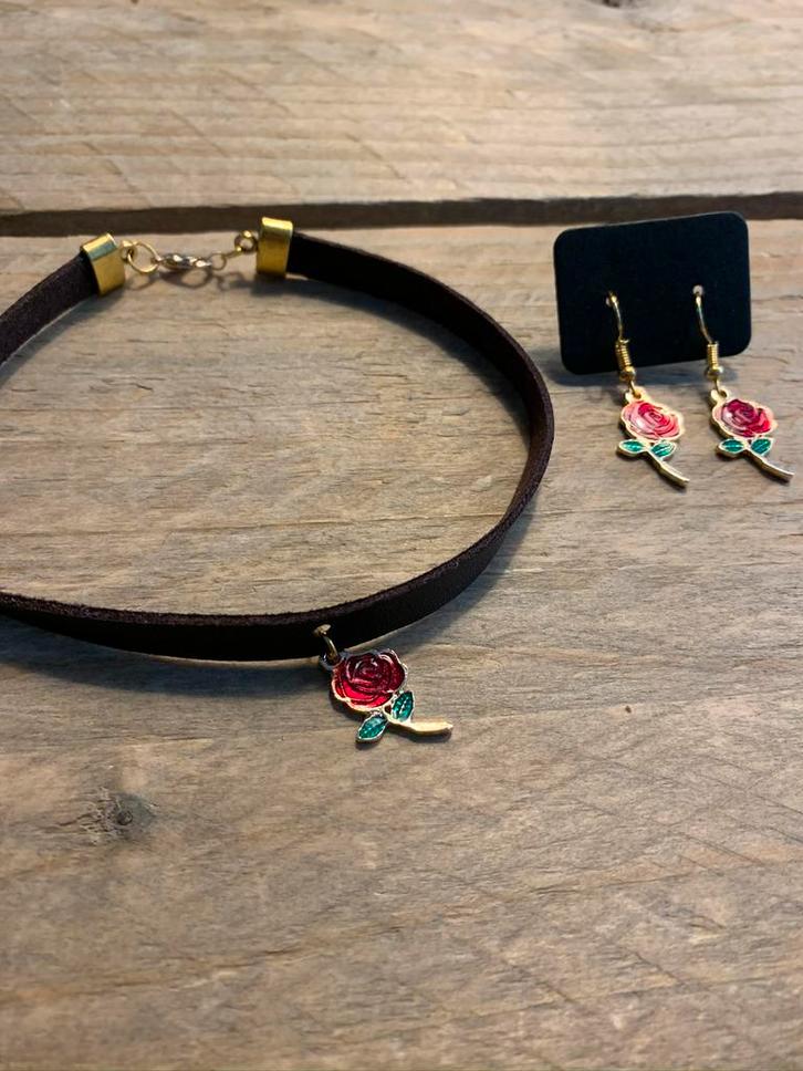 Roosjes, Sieraden, Tassen en Uiterlijk, Oorbellen, Nieuw, Hangers, Overige materialen, Rood, Ophalen of Verzenden