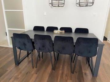 Eetkamerstoelen beschikbaar voor biedingen
