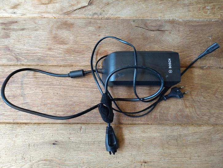 Bosch E-bike Lader  4A - Zo goed als nieuw, Fietsen en Brommers, Fietsaccessoires | Fietsaccu's, Zo goed als nieuw, Ophalen of Verzenden