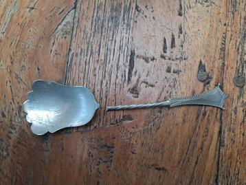 uit oma's keukenlade nostalgische oud zilver suikerschep beschikbaar voor biedingen