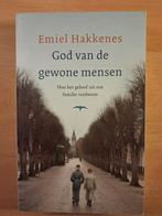 Emiel Hakkenes - God van de gewone mensen, Ophalen of Verzenden, Gelezen, Emiel Hakkenes