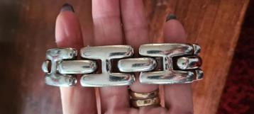 Brede zilveren Buddha to Buddha armband beschikbaar voor biedingen