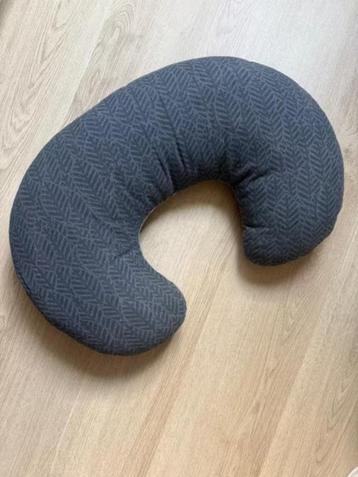 Heel mooi voedingskussen, schoon en zo goed als nieuw beschikbaar voor biedingen