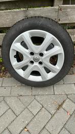Opel karl winterbanden met sensor en wieldoppen, Auto-onderdelen, Banden en Velgen, Ophalen, Winterbanden, Band(en)