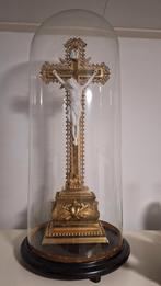 Crucifix  Antiek kruisbeeld met stolp, Ophalen