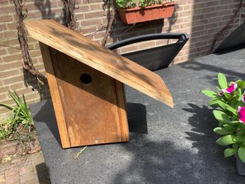 Vogelhuis van massief eiken beschikbaar voor biedingen