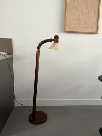 Vintage grenen vloerlamp Solbackens Svarveri 1970 design beschikbaar voor biedingen