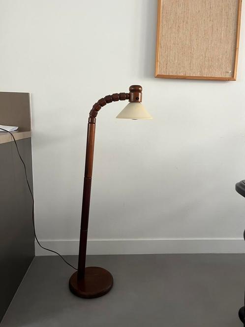 Vintage grenen vloerlamp Solbackens Svarveri 1970 design, Huis en Inrichting, Lampen | Vloerlampen, Gebruikt, 150 tot 200 cm, Hout