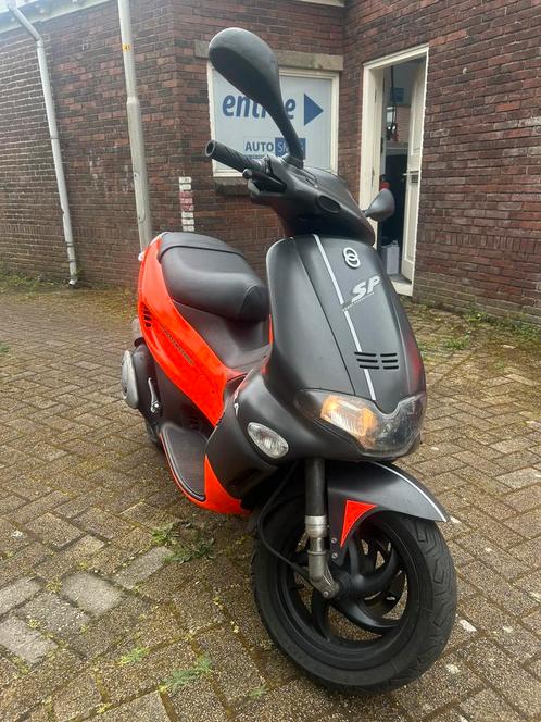 Gilera runner fluo rosso, Fietsen en Brommers, Scooters | Piaggio, Overige modellen, Ophalen