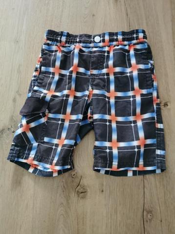 Zwemshort maat 98-104 beschikbaar voor biedingen