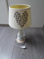 Witte staande lamp ong 50 cm met kap met love en hart, Minder dan 50 cm, Ophalen of Verzenden, Zo goed als nieuw, Hout