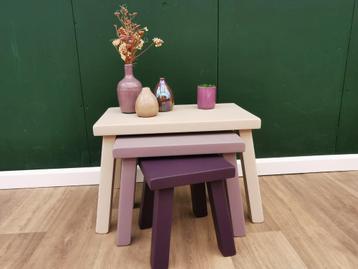 Set bijzettafeltjes Cathedral Taupe, Lavender Haze en Velvet beschikbaar voor biedingen