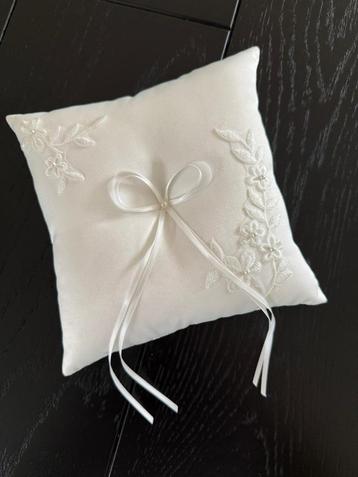Ring Pillow – Wedding Ceremony  - Ringenkussen  beschikbaar voor biedingen