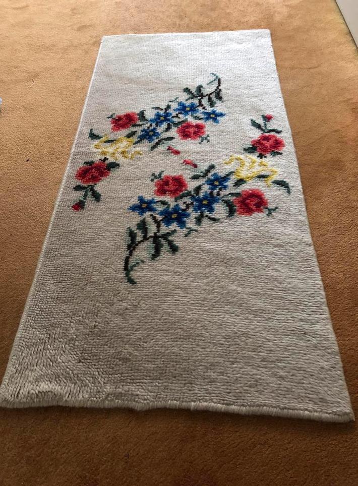 Geknoopt vloerkleed/tafelkleed met bloemen, Huis en Inrichting, Stoffering | Tapijten en Kleden, Gebruikt, 50 tot 100 cm, 100 tot 150 cm