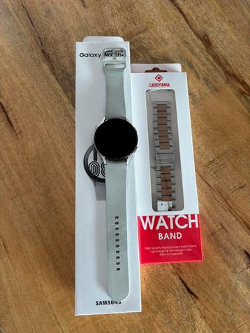Samsung Watch4 beschikbaar voor biedingen