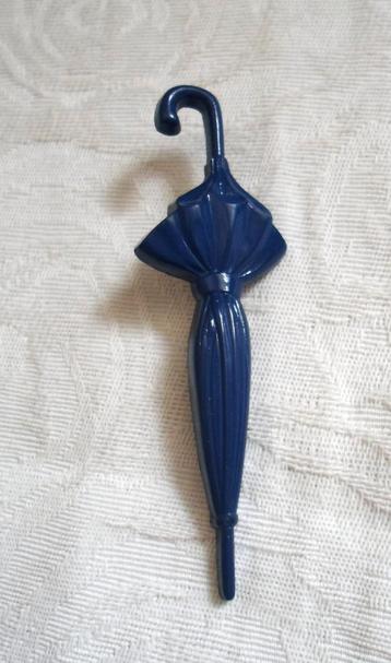 Broche in de vorm van paraplu. Jaren '60. beschikbaar voor biedingen