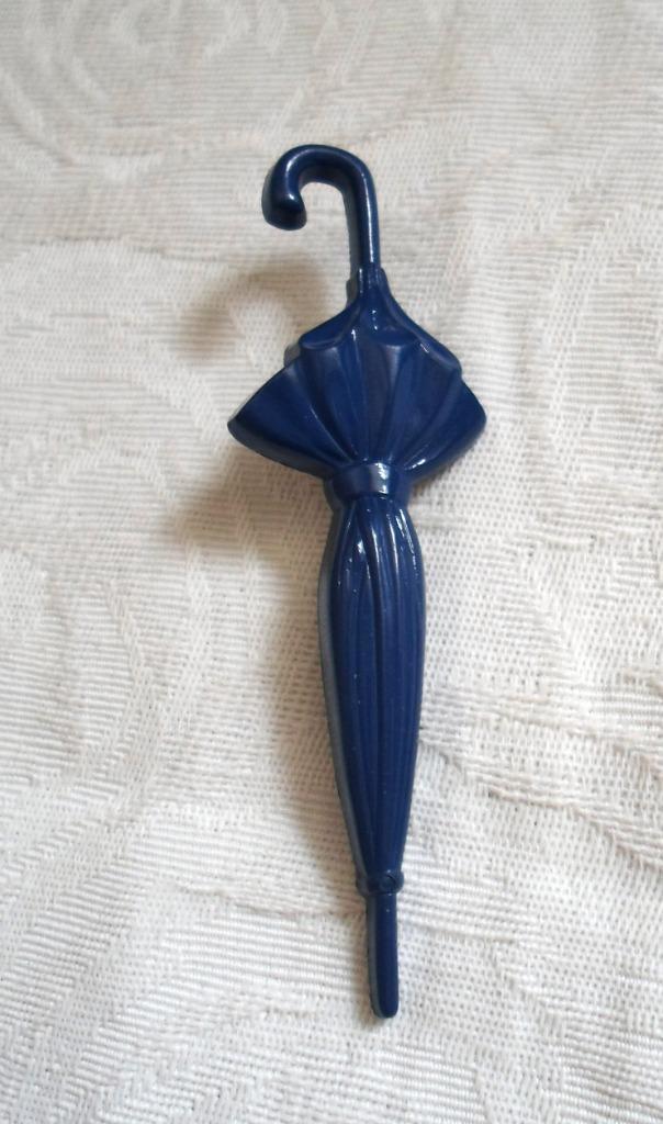 Broche in de vorm van paraplu. Jaren '60., Sieraden, Tassen en Uiterlijk, Broches, Zo goed als nieuw, Overige materialen, Blauw