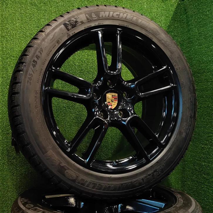 Originele 19 inch Porsche Panamera 971 velgen winterbanden, Auto-onderdelen, Banden en Velgen, Banden en Velgen, Winterbanden