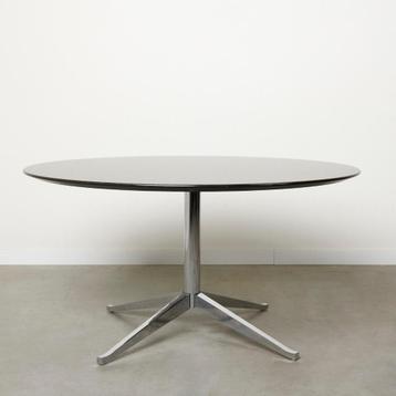 Grote ronde tafel Knoll International jaren 60 70 beschikbaar voor biedingen