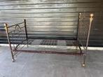 Brocante bed met koperen knoppen en wieltjes, Ophalen, Gebruikt, 90 cm, Eenpersoons