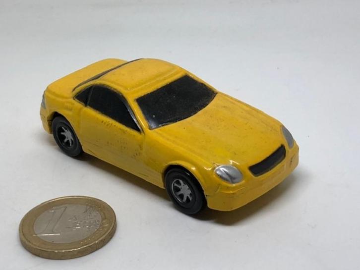 Mercedes SLK Geel van Kunststof., Hobby en Vrije tijd, Modelauto's | Overige schalen, Gebruikt, Auto, Ophalen of Verzenden