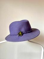 Lila wol trilby hoedje van Capo met kikker broche, 56 of 57 cm (M, 7 of 7⅛ inch), Verzenden, Hoed, Nieuw