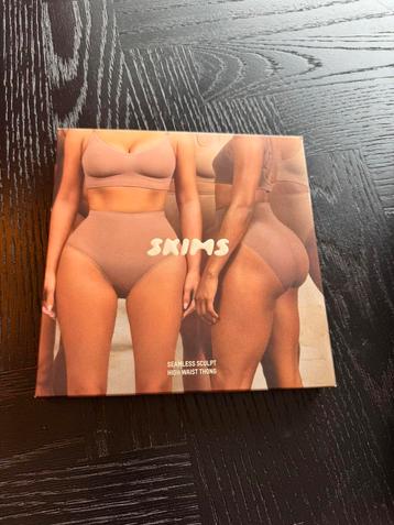 Skims seamless sculpt high waist thong maat L zwart nieuw beschikbaar voor biedingen