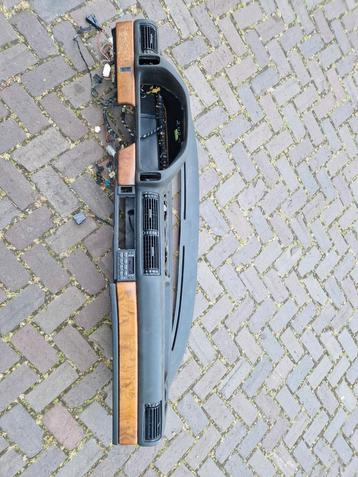 BMW E32 DASHBOARD 7 SERIE beschikbaar voor biedingen