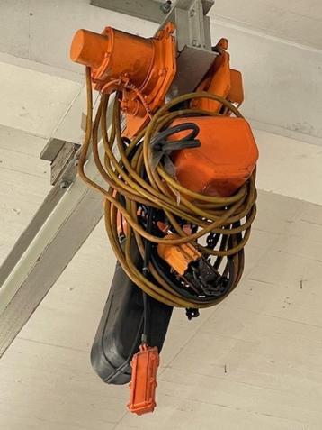 Elektrische takel te koop wegens beëindiging bedrijf beschikbaar voor biedingen