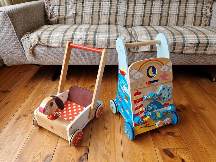 2 Loopwagens voor peuters, Kinderen en Baby's, Speelgoed | Educatief en Creatief, Zo goed als nieuw, Ontdekken, Met geluid, Ophalen
