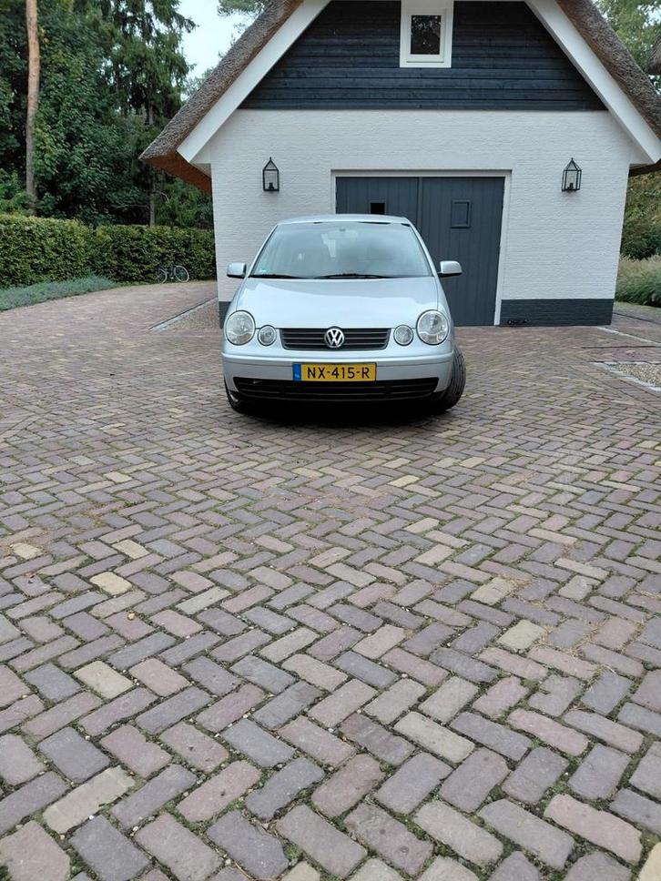 Volkswagen polo 2004 Grijs met airco, Auto's, Volkswagen, Particulier, Polo, Benzine, Hatchback, Geïmporteerd, Zilver of Grijs