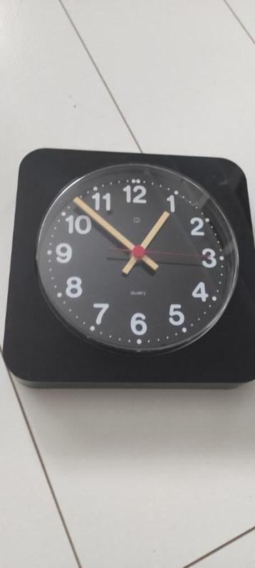 Vintage wandklok zwart Hema beschikbaar voor biedingen