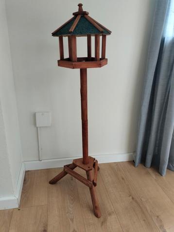 Voeder / vogel huisje beschikbaar voor biedingen