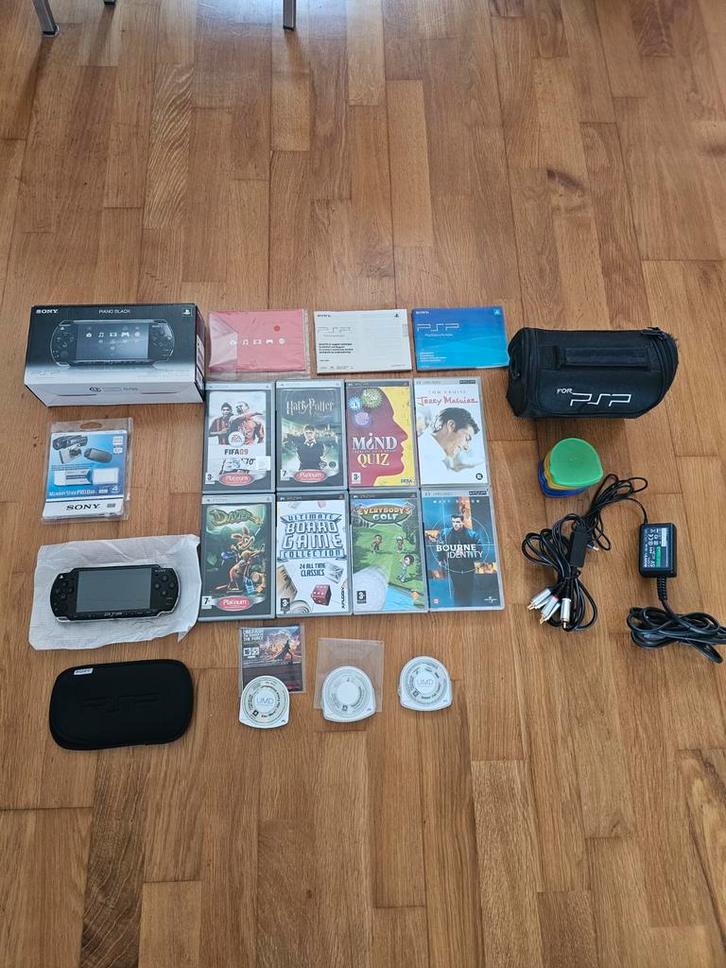 PSP2004 Slim & Lite Collectie pianoz met Games enAccessoires, Spelcomputers en Games, Spelcomputers | Sony PSP, Gebruikt, PSP