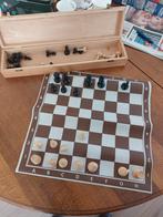 Houten schaakspel in kist   met opvouwbaar schaakbord, Hobby en Vrije tijd, Ophalen of Verzenden, Zo goed als nieuw