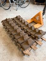 M24 Chaffee tank tracks / Rubsbanden bodemvondsten WW2, Ophalen, Landmacht, Engeland, Hulzen of Bodemvondsten