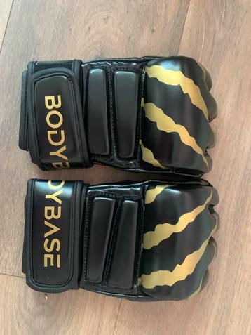 Nieuwe MMA Handschoenen - Maat S beschikbaar voor biedingen