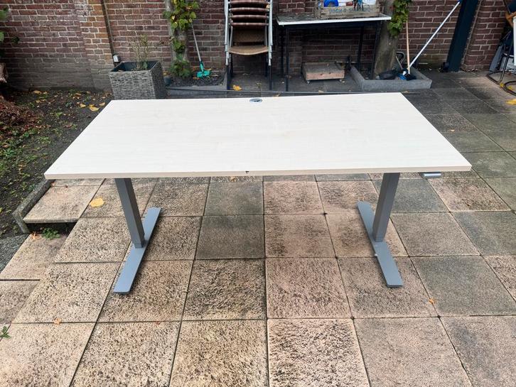Adjustable office desk, Huis en Inrichting, Bureaus, Zo goed als nieuw, Bureau, In hoogte verstelbaar, Ophalen