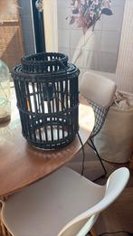Zwarte rotan lamp, Huis en Inrichting, Woonaccessoires | Kandelaars en Kaarsen, Ophalen, Gebruikt, Metaal