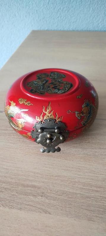 Hand gesneden Chinees juwelen doosje  beschikbaar voor biedingen