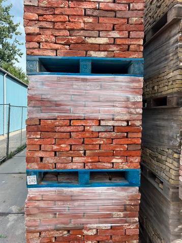 Oude rode handvorm Groninger 25x5 250M2 beschikbaar voor biedingen