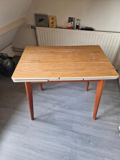 Uitschuifbare vintage tafel, Huis en Inrichting, Tafels | Eettafels, Gebruikt, 50 tot 100 cm, 50 tot 100 cm, Vier personen, Rechthoekig