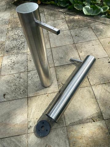 RVS Kolom (2 stuks) beschikbaar voor biedingen