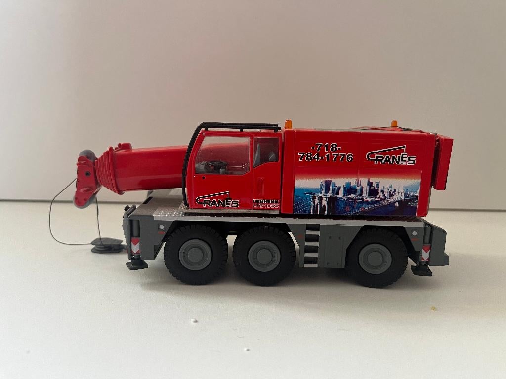 Liebherr LTC1055 van Conrad in de kleuren van Cranes, Hobby en Vrije tijd, Modelauto's | 1:50, Ophalen of Verzenden, Zo goed als nieuw
