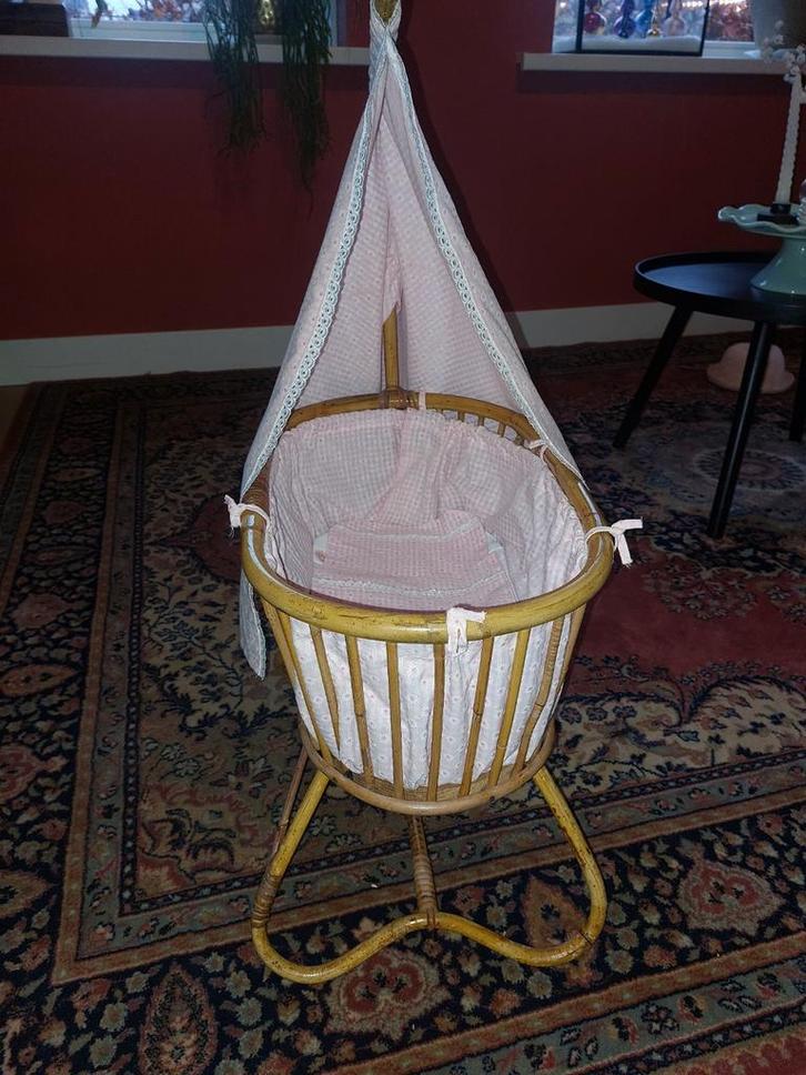 Vintage Bamboe Poppenbedje, Kinderen en Baby's, Speelgoed | Poppen, Gebruikt, Ophalen