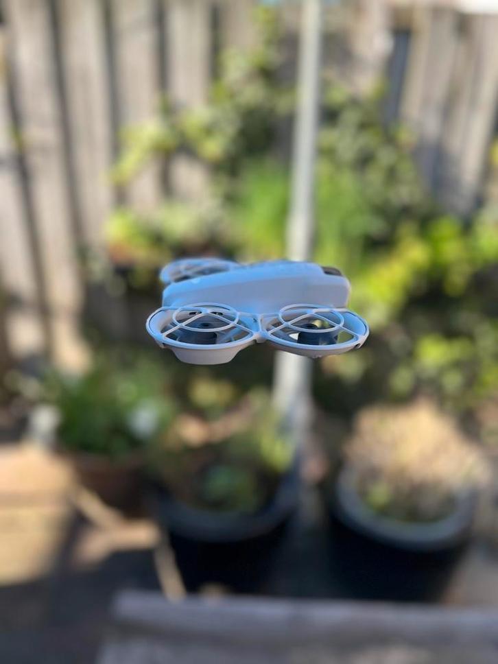 DJI NEO Fly More Combo + 4 accu’s + tas + ND-filters + extra, Audio, Tv en Foto, Drones, Zo goed als nieuw, Drone met camera, Ophalen